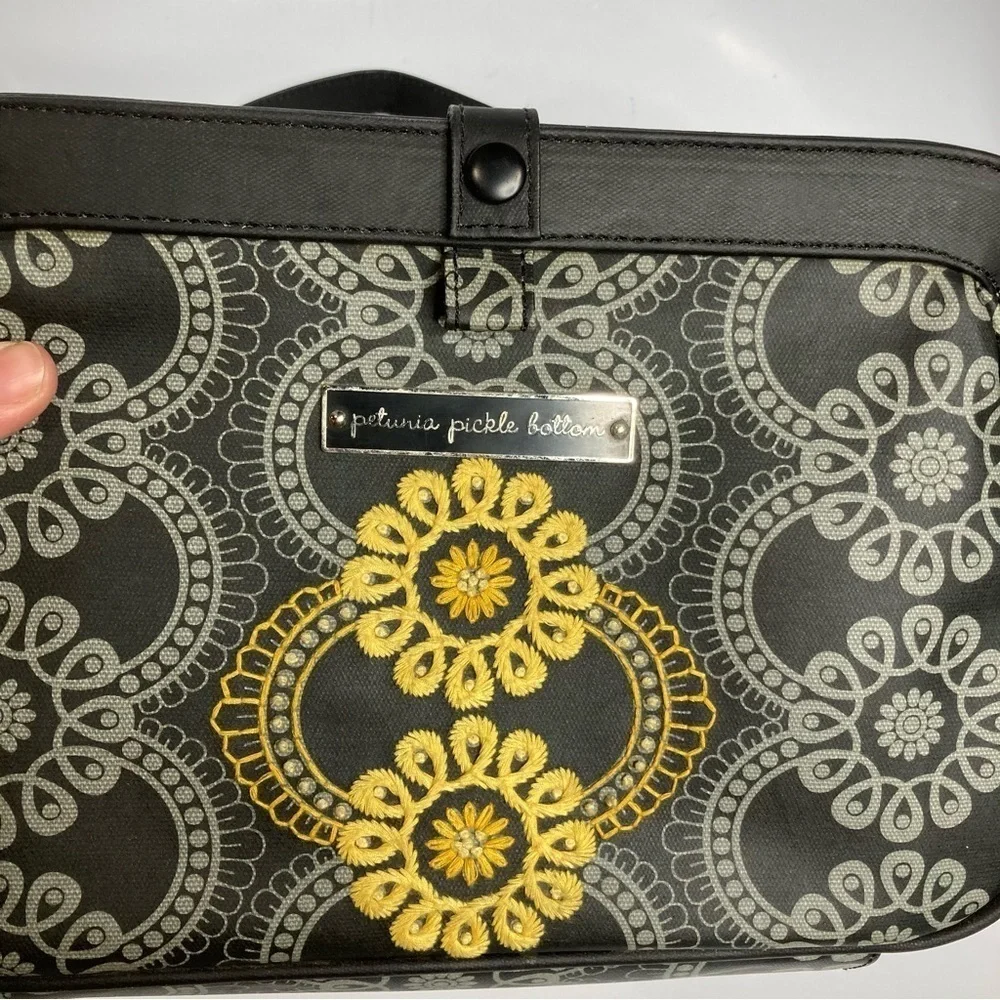 Petunia Pickle Bottom Evening‎ In Innsbruck in gray small/medium diaper bag